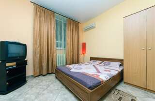 Гостевой дом Mini Hotel near Arena City Киев Двухместный номер с 1 кроватью и общей ванной комнатой-5