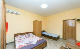 Гостевой дом Mini Hotel near Arena City Киев Двухместный номер с 1 кроватью и общей ванной комнатой-3